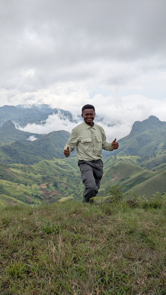 fokouoscar's tweet photo. @HerpCameroon @StephaneBeyeme On top of the Mont Bamboutos with my teammates! 🥶 

Field survey in the western region of Cameroon. 

Fieldwork is always better with good company!🤩

#ZoologyLab #UniversityofYaounde1 https://t.co/UJXrnpDHH9
