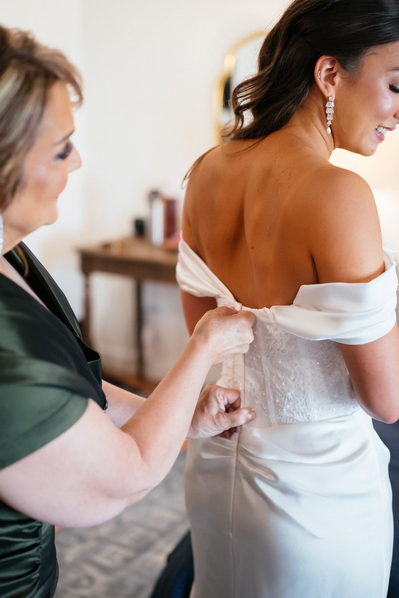 covenantpicture's tweet photo. In this moment, you choose each other again, as if for the first time. Love is a promise kept in every glance shared and every hand held.
#HoustonWedding #AustinBride #DallasLove #covenantpictures https://t.co/LAjyzK0ZtN