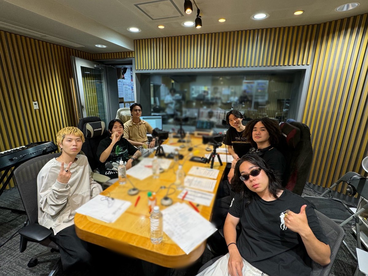billyrrom's tweet photo. 「Billyrrom のオールナイトニッポン0」生放送中！

後半にはスタジオライブも！🎤
是非チェックしてください！
#BillyrromANN0

📮感想・リアクションはこちらから
br@allnightnippon.com 

📻radikoはこちらから
https://t.co/ISvi6fZqa7… 

📱17LIVEはこちらから
https://t.co/gS0gmYtuYt https://t.co/TneJ44twup