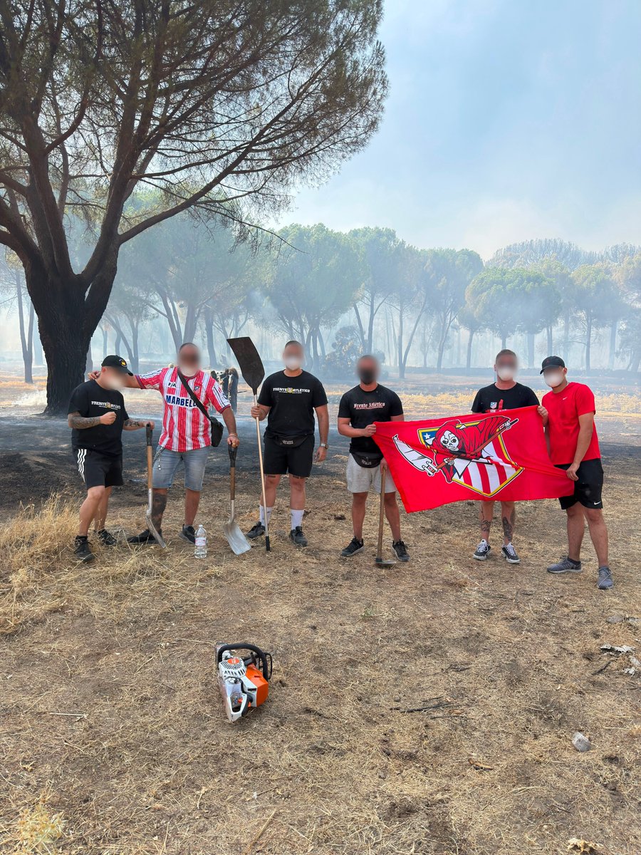 FA82Oficial's tweet photo. Ayudando a la gente de La Adrada en su lucha contra los incendios forestales. 
SOLO EL PUEBLO SALVA EL PUEBLO. https://t.co/QIUuJcMKBT