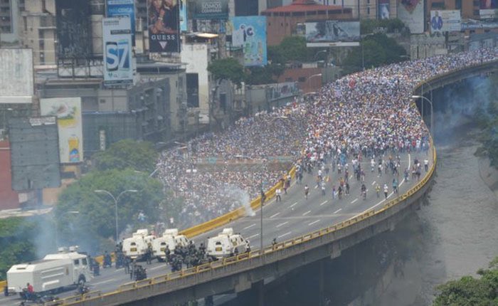 Nisleecita's tweet photo. ¿Dónde estaba usted cuando pasó esto? https://t.co/Ekcz8HW07g