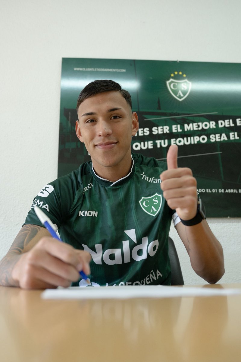 CASarmientoOf's tweet photo. ¡Bienvenido, Ulises Giménez! 🙌

El defensor de 20 años, llega a préstamo desde River y firmó contrato por un año con nuestra institución ✍️

#DaleVerde 🇳🇬 https://t.co/Nuaq5mo0qz
