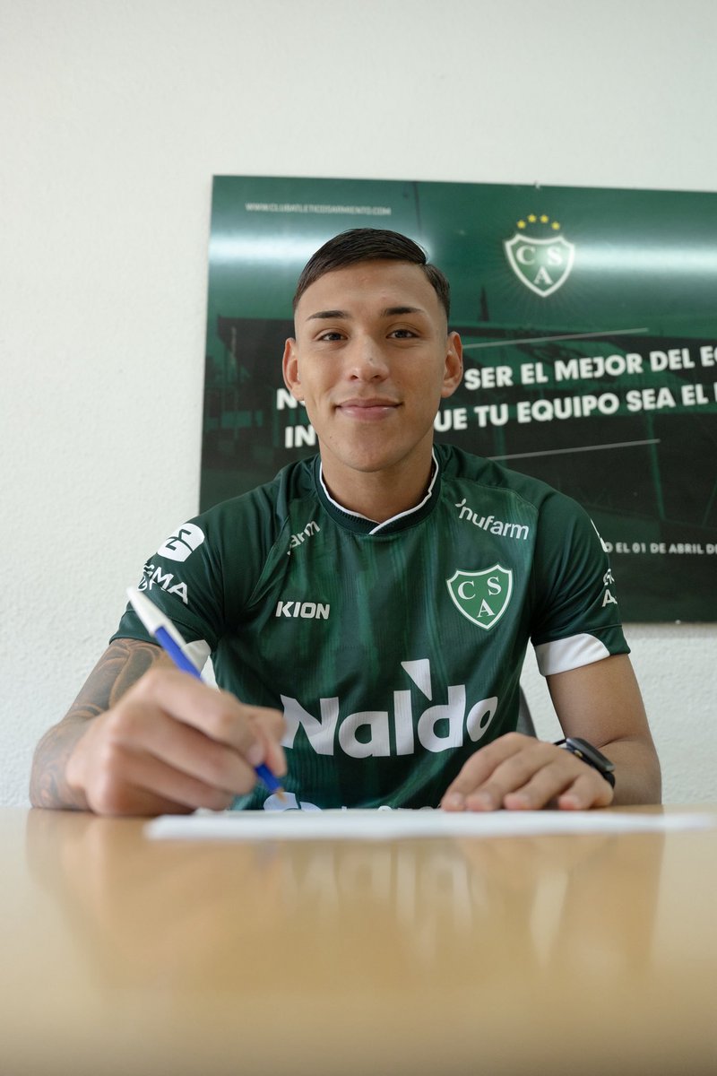 CASarmientoOf's tweet photo. ¡Bienvenido, Ulises Giménez! 🙌

El defensor de 20 años, llega a préstamo desde River y firmó contrato por un año con nuestra institución ✍️

#DaleVerde 🇳🇬 https://t.co/Nuaq5mo0qz