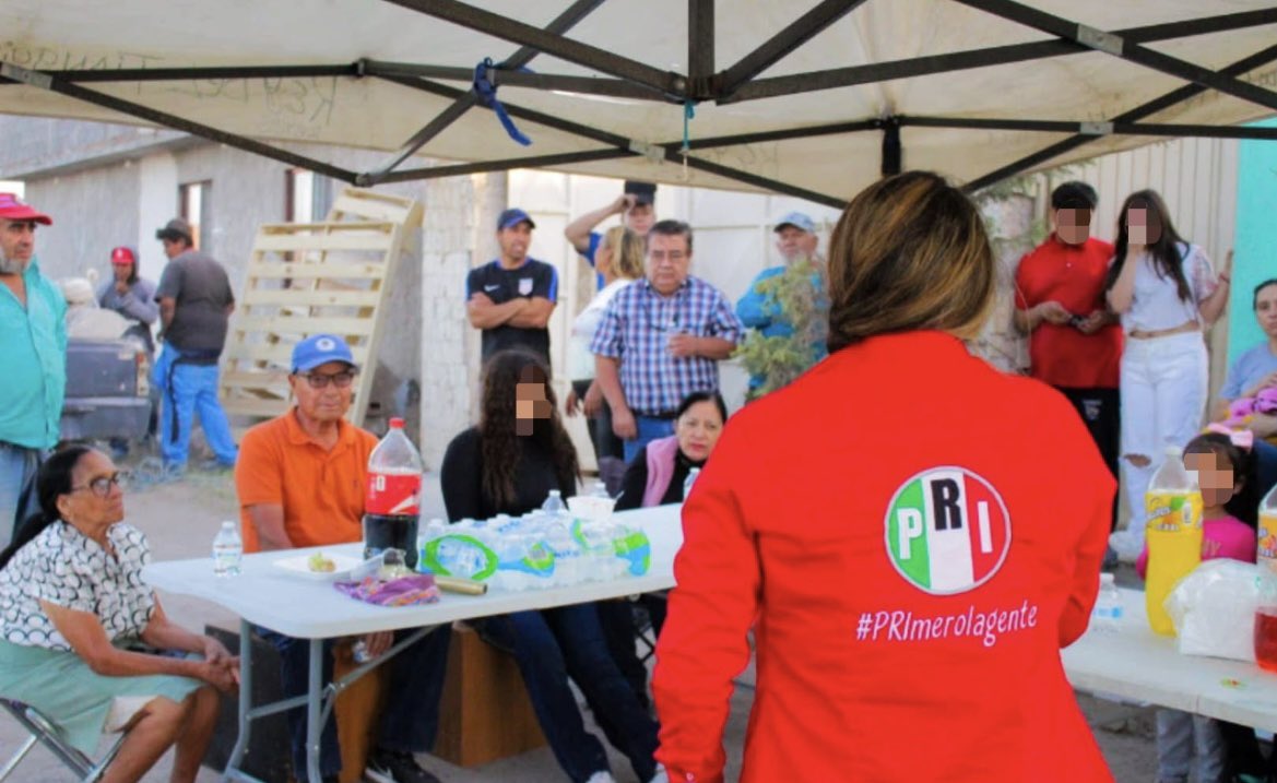 PRI_SLP's tweet photo. 💚🤍❤️Para nuestra presidenta del Comité Municipal del PRI en la capital, Bettzy Coronel, recorrer las calles, escuchar de frente a las y los ciudadanos y conocer sus necesidades es la mejor manera de construir soluciones. 

Seguimos visitando las colonias, dialogando con las familias y atendiendo sus inquietudes con cercanía, compromiso y responsabilidad, porque el PRI está donde debe estar: junto a la gente, trabajando por un mejor San Luis Potosí. 

@PRI_Nacional 
@alitomorenoc 
@sara_rochaslp 

#AmorPorSanLuis
