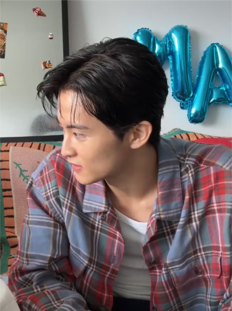 iprayncrybutdry's tweet photo. เซ็ตผมเนี้ยบ มุมข้างหล่อ อืม แพ้ทุกทาง https://t.co/7vcj7MK2ly
