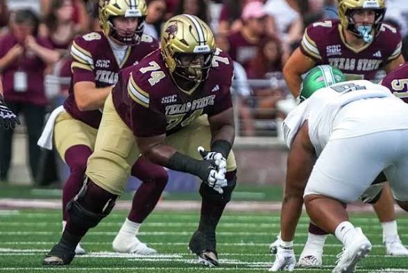 kingnixk2's tweet photo. Blessed to receive an offer from!! @TXSTATEFOOTBALL @andrewcobus #AGTG https://t.co/DTkGeMV9Qu