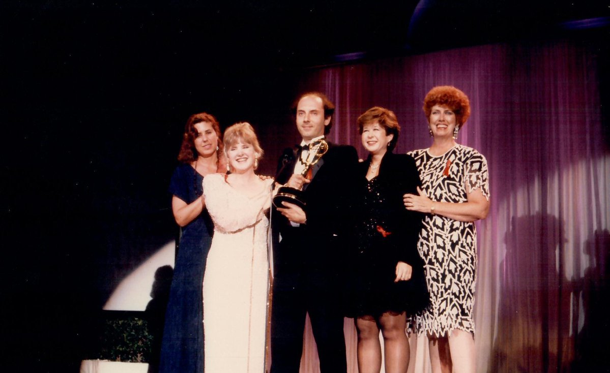 JJSwartzwelder's tweet photo. Emmy night 1992. Five new Emmy winners. Left to right: Marge, Bart, Homer, Lisa, Mrs. Krabappel. https://t.co/RM8P1Y99M4