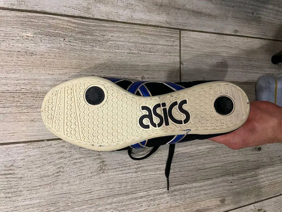 jackwillia7057's tweet photo. ASICS EX-EO $300
good condition 9/10
26 CM
#asics #asicswrestling #wrestling_highlights22 #wrestling #asicswrestling #asicsshoes #usawrestling #uww #unitedworldwrestling #wrestlingshoes #wrestlinglife #asicstwr900 #wrestlinglife #wrestlingshirt https://t.co/kDb9zJyhFj