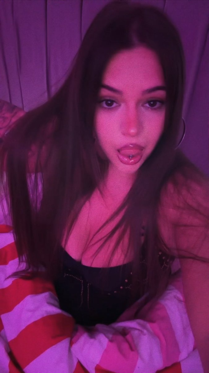 pettianaaa's tweet photo. Do people still do photo dumps on here Lmaoo?? https://t.co/OONo88ihSt