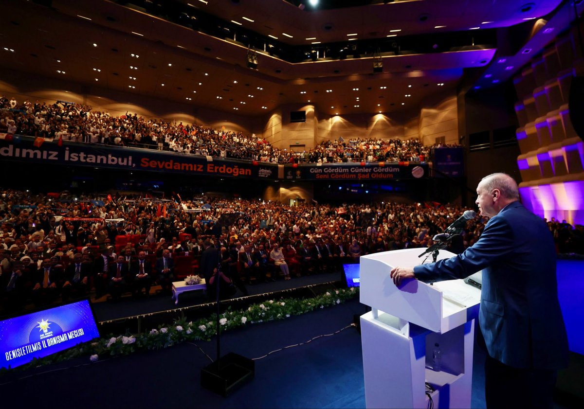 abakingurlek's tweet photo. Cumhurbaşkanımız Sayın @RTErdogan’ın teşrifleriyle gerçekleştirilen AK Parti İstanbul Genişletilmiş İl Danışma Meclisi Toplantısı’na katılarak hitaplarını dinledik.

Cumhurbaşkanımızın; terörsüz Türkiye hedefi doğrultusunda ortaya koyduğu vizyon, Türkiye Yüzyılı yürüyüşümüzün en güçlü teminatlarından biridir.

Cumhurbaşkanımızın liderliğinde, Türkiye Yüzyılı hedeflerimiz doğrultusunda; hukukun üstünlüğünü, adaleti ve toplumsal huzuru daha da güçlendirmek için kararlılıkla çalışmayı sürdüreceğiz.