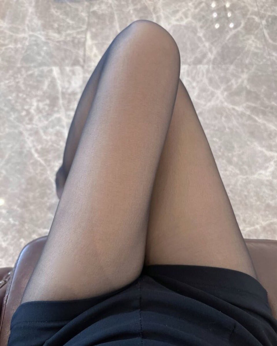 TankoKL's tweet photo. 以前每次穿丝袜 男人的手都不安分 看他都硬硬的 #芝加哥 #香槟 https://t.co/x1b34iuB7j