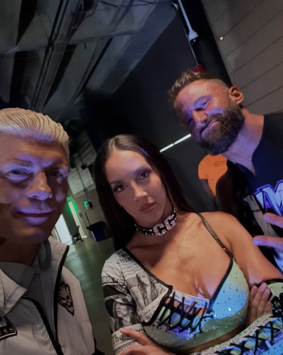 VirtueUponVogue's tweet photo. SummaSlammm Season ☀️
@UnmatchedWWE https://t.co/GDXtkPxUQs