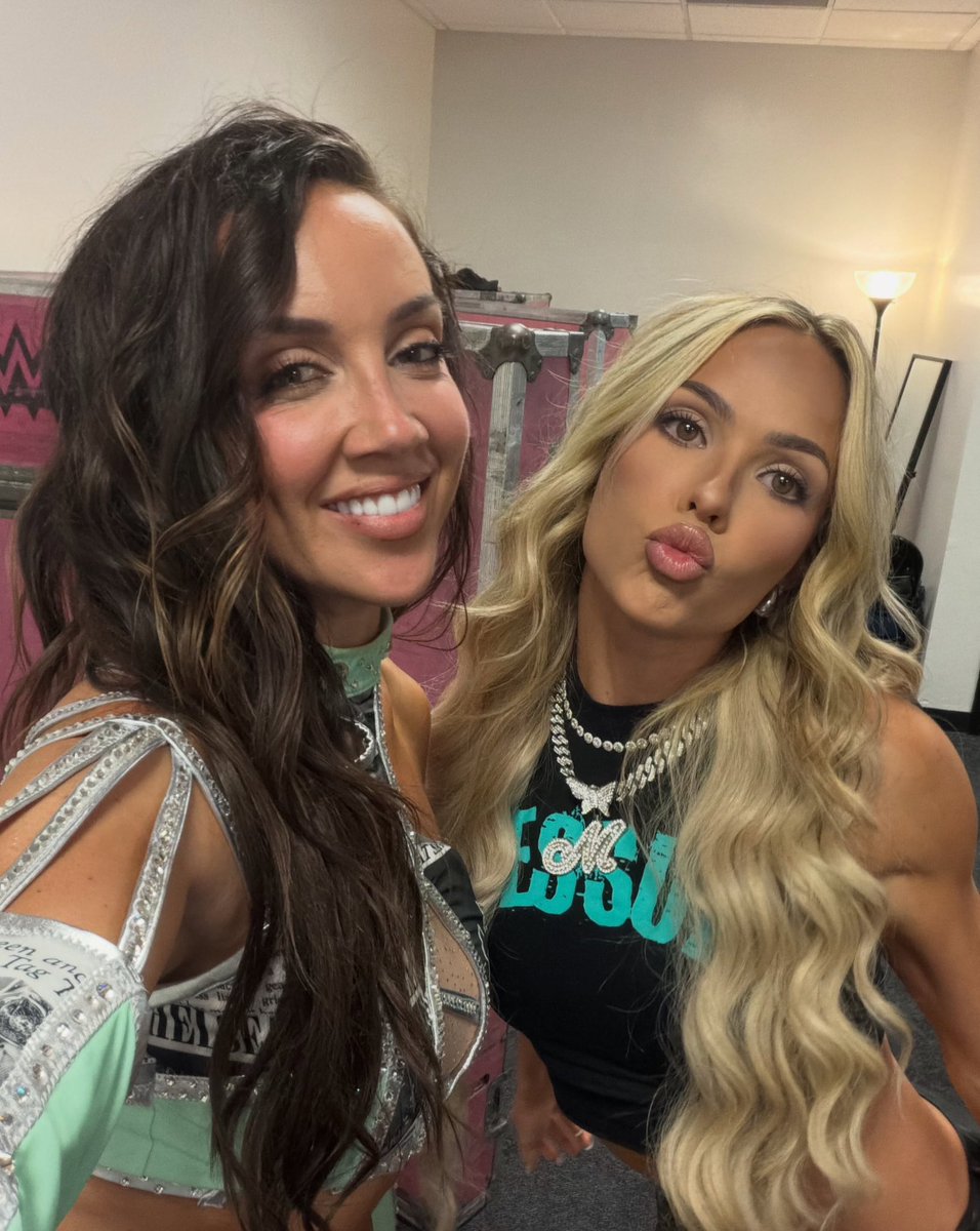 VirtueUponVogue's tweet photo. SummaSlammm Season ☀️
@UnmatchedWWE https://t.co/GDXtkPxUQs