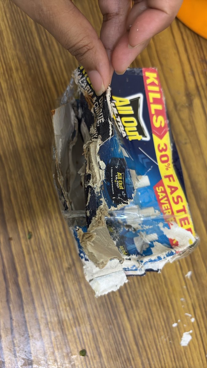GayatriSahani08's tweet photo. Paid ₹2,222 to Zepto and received an empty All Out box, my green tea box and face wash were missing. Customer support refused to verify the issue or help—only refunded the All Out. Extremely disappointing service. #Zepto https://t.co/N1iNf8xtqz