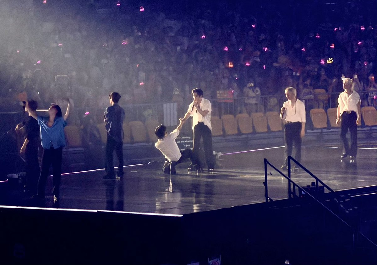 hallofmiso's tweet photo. it's their world we just living in it https://t.co/jJnwiEjWVx