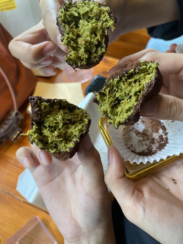 spotkify's tweet photo. Dubai Chewy Cookie TDB kalau jadi orang udah gw nikahin https://t.co/yH5PWq6Q2j