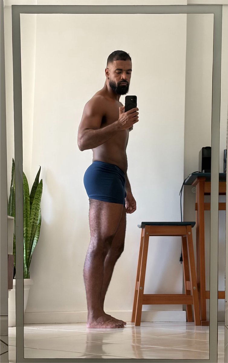 capriquariano's tweet photo. Squat https://t.co/rLcpkjklof