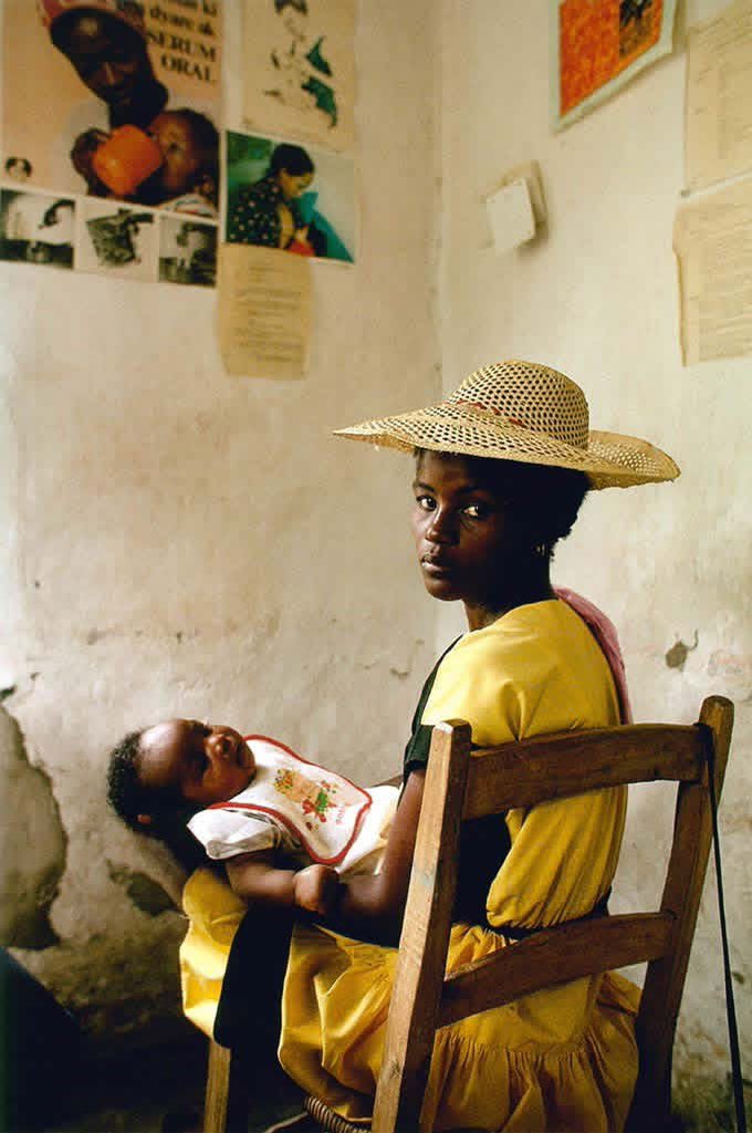 aseelswaid9's tweet photo. Ketelie Regis and her baby, Haiti, 1987 James P. Blair. https://t.co/5B5mPWHs8p