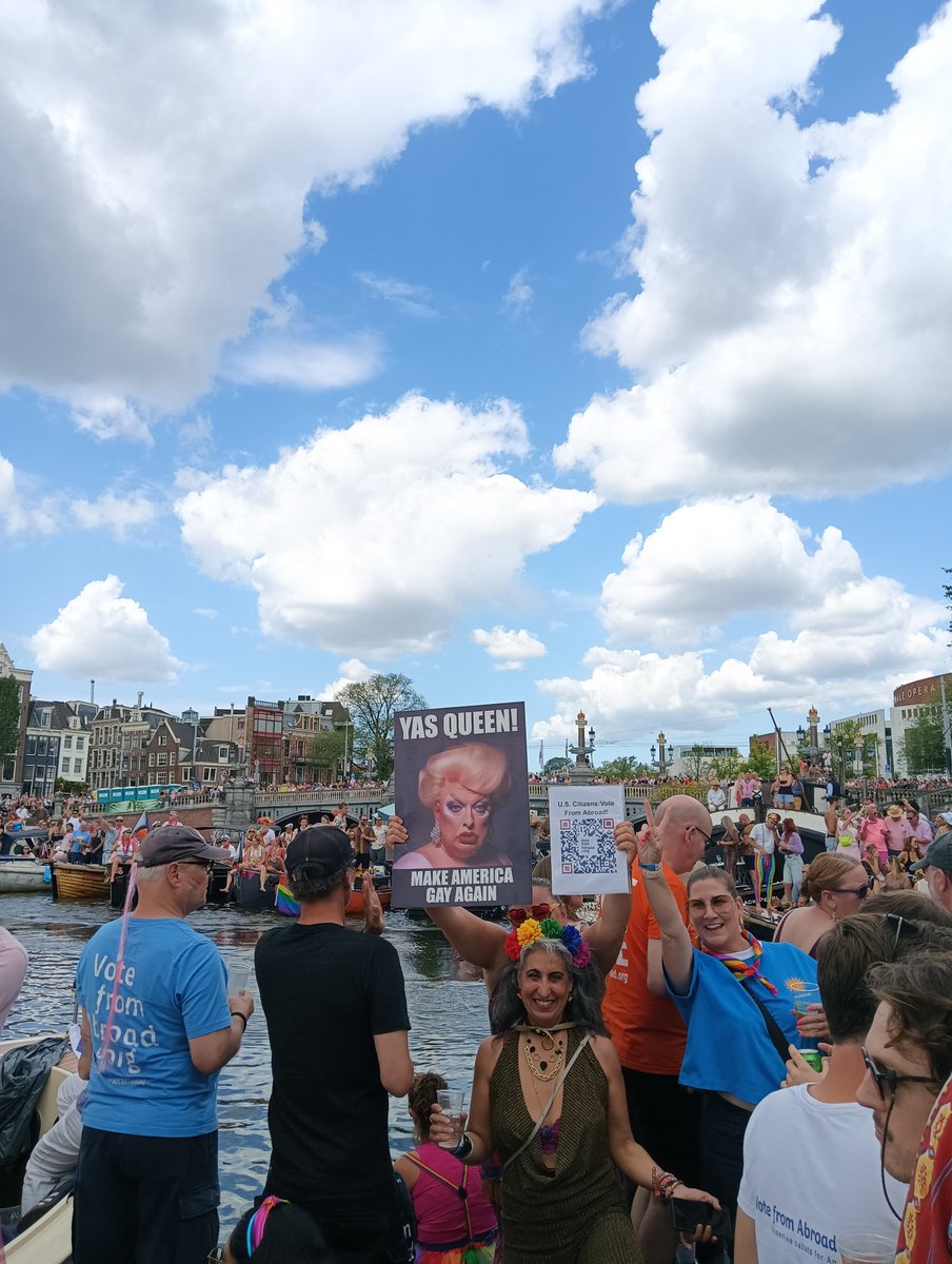 amstelnews's tweet photo. Pride Amsterdam 'heel druk', geen plek voor meer bezoekers bij straatfeesten: https://t.co/Op0moiIasJ

Foto: Amstel News/De Couturekrant https://t.co/qmYulUWBMD