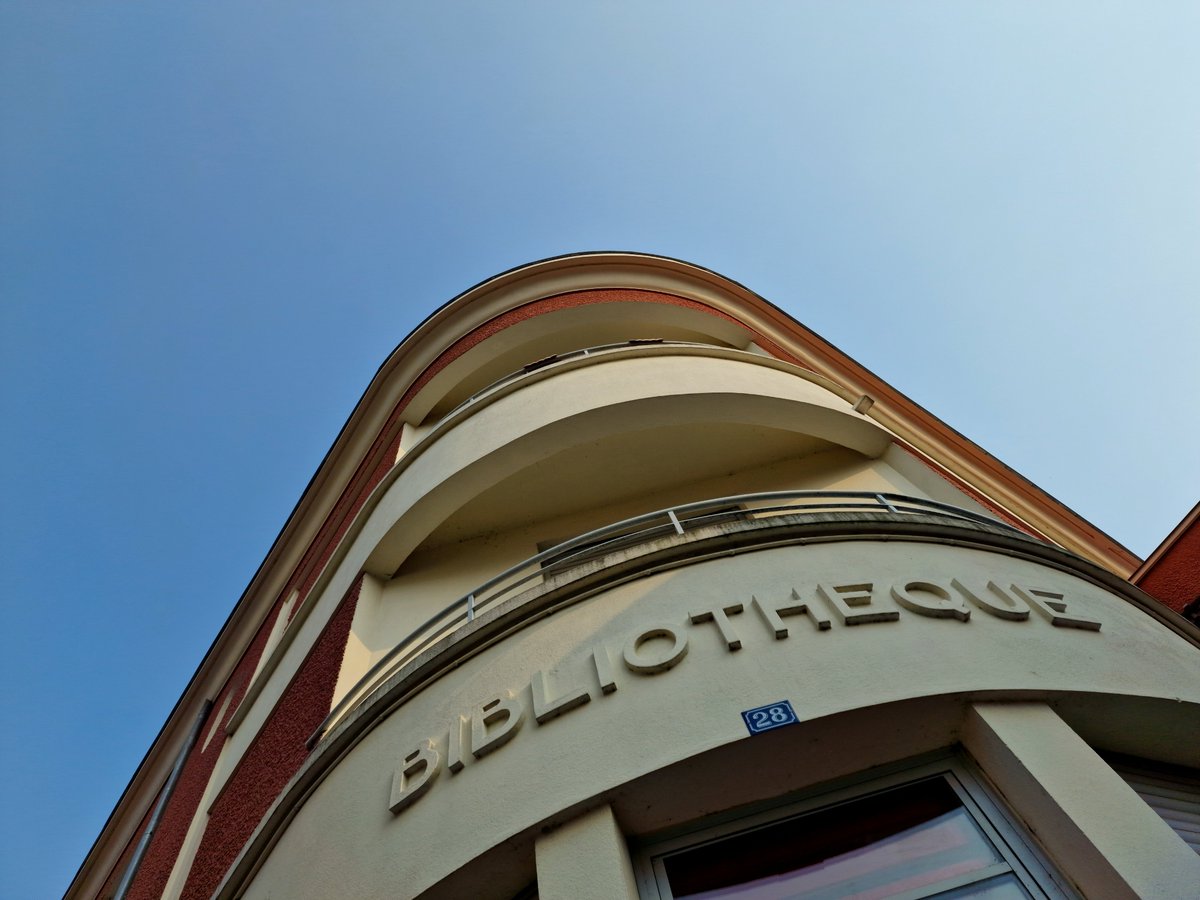 alcudina's tweet photo. Bibliothèque https://t.co/HPeeUYBAUk