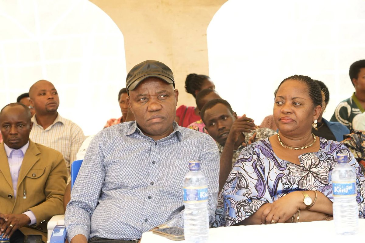 itahure's tweet photo. Komine #Bubanza yahimbarije Umusi Mukuru wahariwe Ama Komine muri Zone Mitakataka. Musitanteri #Sabbas_Niyokindi akaba yashimiye abenegihugu ku kuntu bariko bitabira mu gutanga amakori n'amatagisi no gushigikira ibikorwa vy'iterambere.
#Itahure #Bubanza https://t.co/hx1zsUGmsa