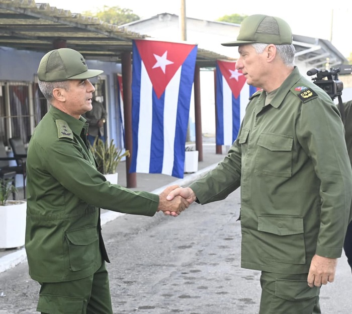 5deseptiembrecu's tweet photo. #DeCuba 🇨🇺 || El trabajo de liderazgo comunitario es esencial en los Consejos de Defensa Municipal y sus Zonas de Defensa https://t.co/AtZUCJ4len https://t.co/YJrj3TdKwN