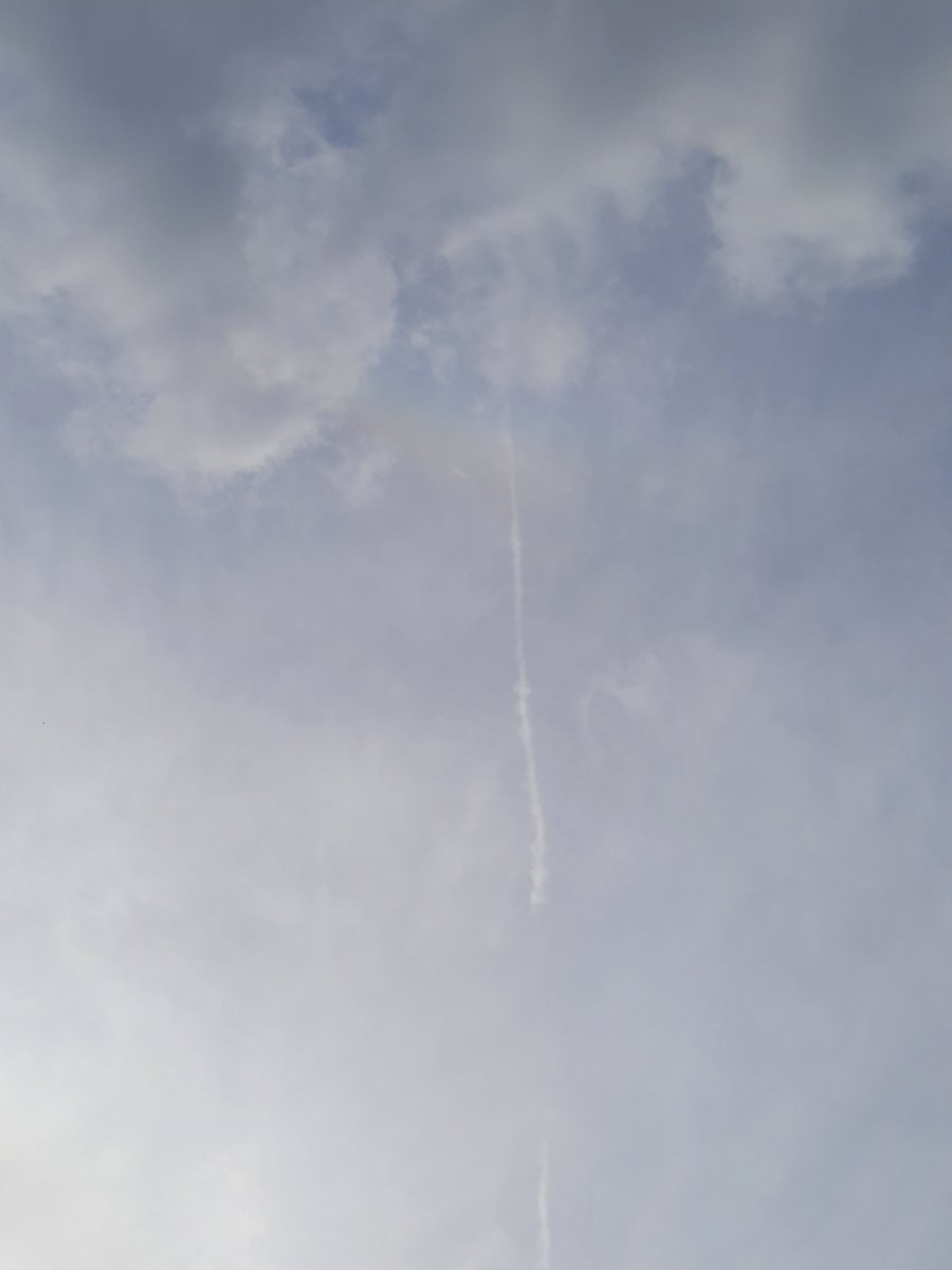 AlexV595315's tweet photo. Chemtrails Belgium.  No rain allowed. They have been suppressing the rain for 5 weeks now, using geoingeneery, spraying crap in the sky 24/7.
Wake up prople. You live like rats in cages. https://t.co/qmcIeTnWIC