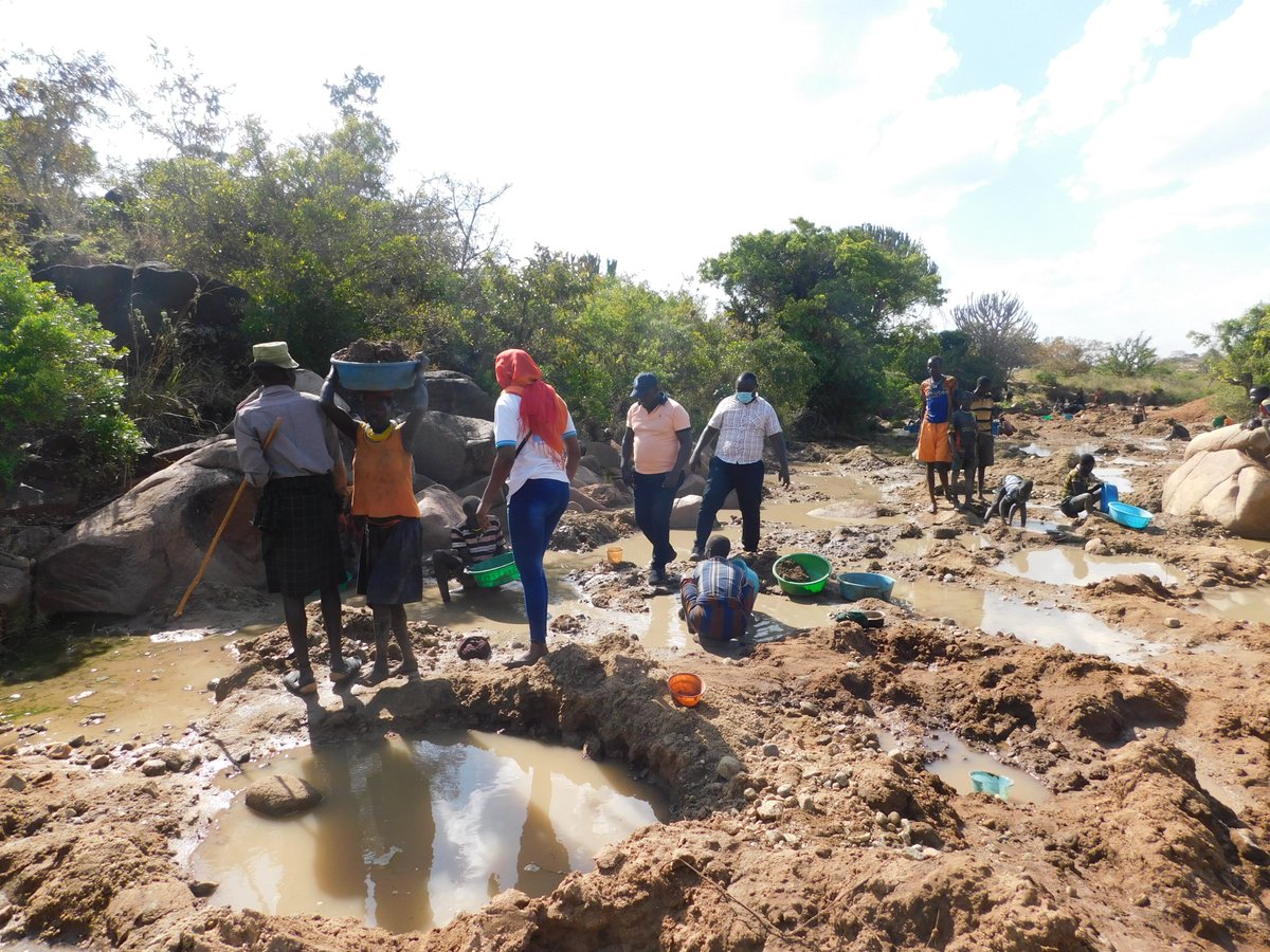 RRightsAfrica's tweet photo. The World Bank Group,notes that ‘climate change poses numerous challenges’to Uganda,‘including increased variability in crop yields,potential internal climate migration of 12 million people by 2050,notable drop in labour productivity due to heat stress,and increased health risks. https://t.co/0Nd2k9ka7i