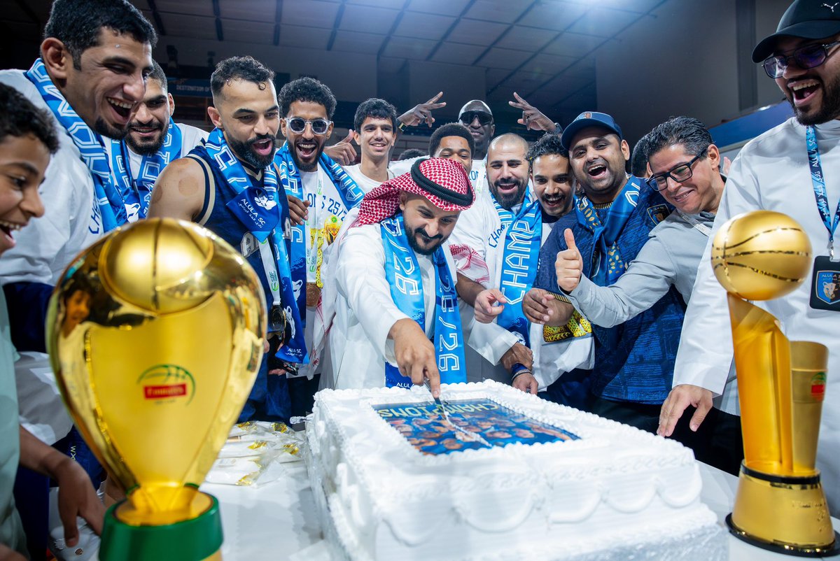 ASAldayan's tweet photo. بعد ثلاث سنوات، أعلن رحيلي عن نادي العلا بعد رحلة مليئة باللحظات التي لا تُنسى. تشرفت خلالها بأن أكون جزءًا من مرحلة شهدت تفعيل الألعاب المختلفة، ووصولها إلى منصات التتويج وتحقيق منجزات قارية، إلى جانب إعداد أبطال مثّلوا المنتخب السعودي في المحافل الدولية.

ومع كل ما تحقق، يبقى أكثر ما أعتز به هو الأشخاص الذين صنعت معهم هذه الرحلة، والذكريات التي ستبقى معي ما حييت. 

الأمر الذي لا يمكن الشك حوله هو جمال الرحلة، أن أكون بجانب كل واحد عاشرته منكم، شرف التكليف الذي أعطاني إياه ربي، مدعومًا من أهالي العلا والمسؤولين، وكل رجائي بأنني كنت على قدره، وبأنني رحلت ليس كعبدالملك الموظف، بقدر الإنسان الذي حاول مرارًا أن يُظهر أفضل ما فيه، وإن أخطأ أو قصّر، فالمعذرة.

شكرًا لزياد السحيباني، ووليد معاذ، وأحمد الراشد على ثقتهم وتمكينهم، فما كانت الرحلة لتكون بذلك الجمال بدونهم، ممتن لهم أبد الدهر.

عبدالملك