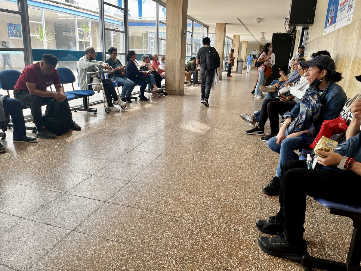 CeciliaGV10's tweet photo. 🚨 HOSPITAL REBAGLIATI 🚨

Tengo 40 días esperando ESTA cita. Mi hora de atención son las 2:10 PM, todo perfectamente claro, correcto?

He llegado media hora antes y resulta que es "POR ORDEN DE LLEGADA"‼️

‼️TODAS ESTAS PERSONAS ESTAN ANTES QUE YO...‼️

Este sistema retrogrado, inservible e inhumano es lo mas nefasto contra la vida.

Sr. @Minsa_Peru #LuisDyer ESTO ES UNA REAL BURLA

@ope_peru @pcmperu @materesadulanto @EsSaludPeru @KeikoFujimori