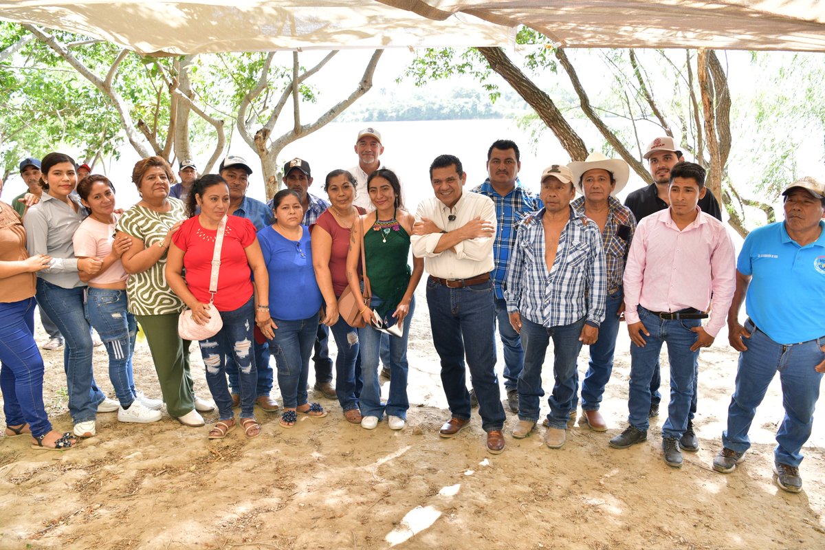 TabascoJavier's tweet photo. Con Pescando Vida, contribuimos a la soberanía alimentaria y la independencia económica de las familias que viven de las aguas de Tabasco. 

A nuestro paso por la Ranchería Constitución 1917, en Jonuta, pasamos a visitar a las y los productores de esta Comunidad de Aprendizaje Acuícola. Es un orgullo ver cómo el crecimiento y desarrollo de nuestros habitantes se ha vuelto una realidad.