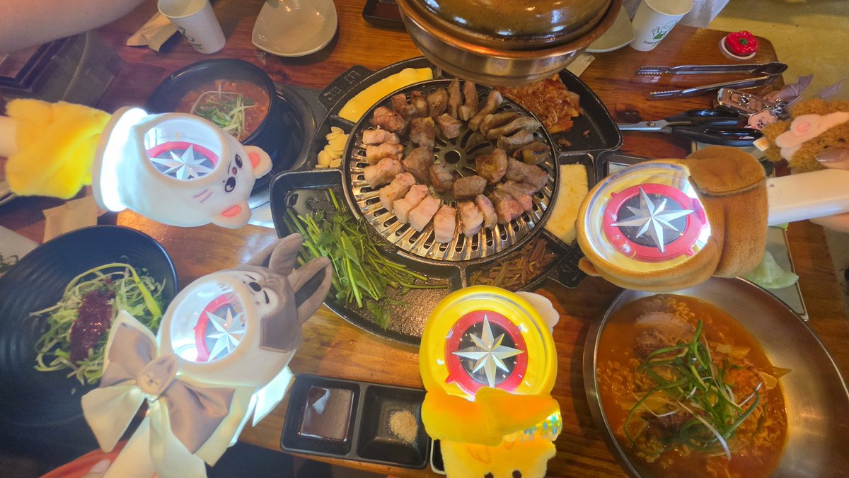 chanbbok_8's tweet photo. 내가 아직도 스테이인 이유 중 하나는
스키즈를 향한 마음도 있지만
그 마음을 함께 나눌 수 있는 좋은 사람들을 만났기 때문일지도

결국 오래 머물게 하는 건 사람인 것 같다

아랑해 덕메들아
입장 기프트로 지팡이 받는 그날까지 우리 오래오래 같이 스키즈하자 🩶 https://t.co/ibFxwmi8Ov