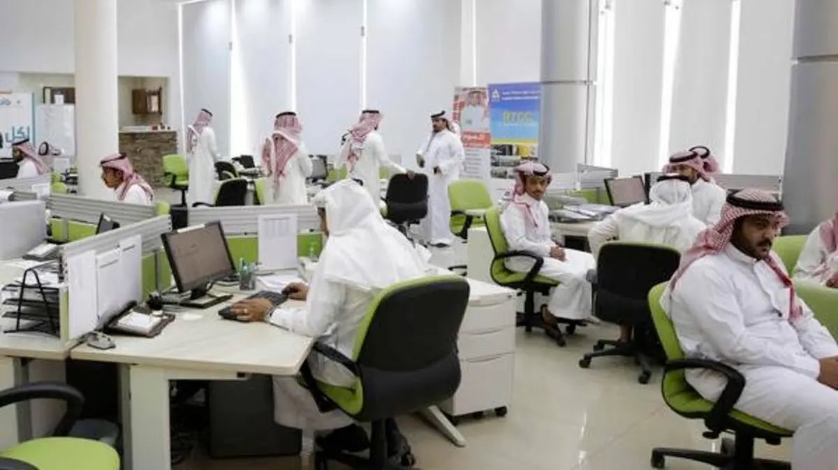 NewsJobs50's tweet photo. معلومة نظامية تهم كل موظف..

إذا وقّعت عقد عمل يتضمن فترة تجربة، فاعرف حقك:

- الأصل أن فترة التجربة لا تتجاوز 90 يومًا.
- يمكن تمديدها إلى 180 يومًا، لكن باتفاق مكتوب بين العامل وصاحب العمل.
- لا تُحتسب ضمن فترة التجربة إجازات العيد والإجازات المرضية. https://t.co/t6xZrytUez