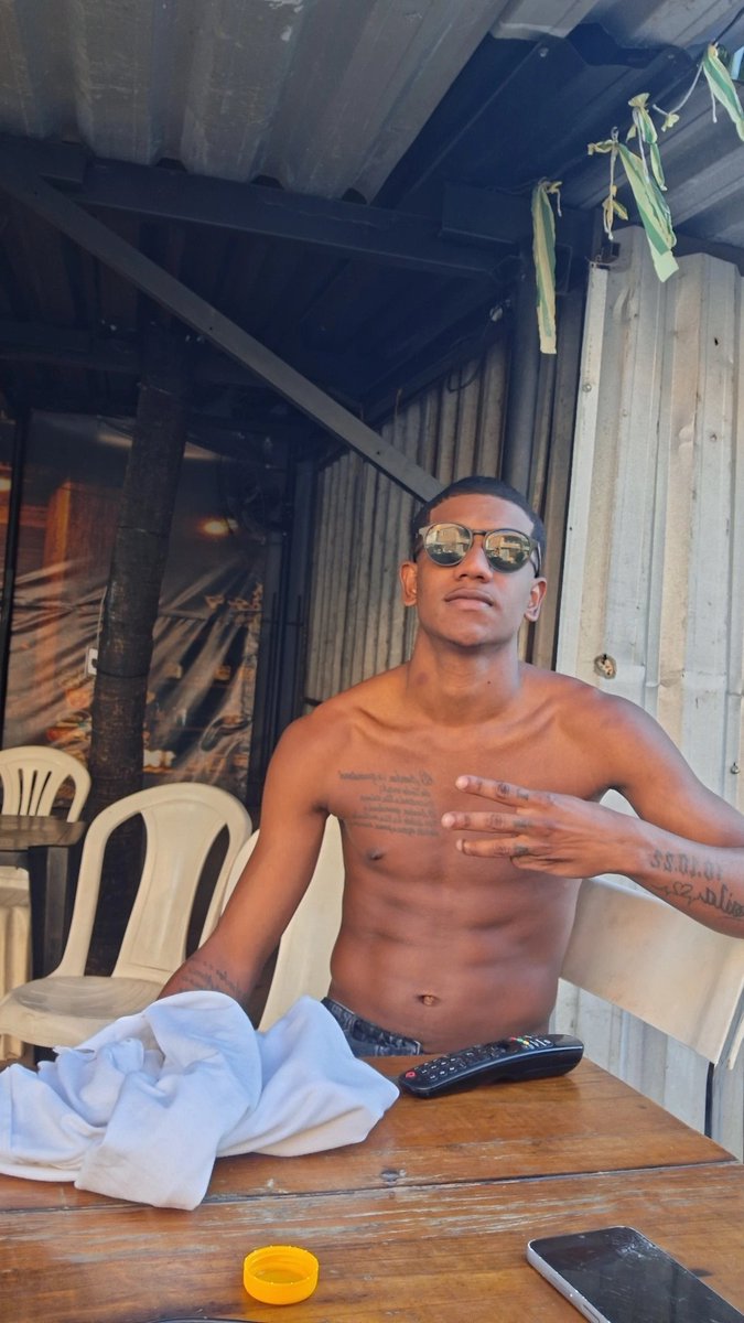 dgcriadofim's tweet photo. pode escolhe tu ta no RJ,qual bandido vai comer tua xot@ 🎡💭💎 https://t.co/7yRMlEjwHJ