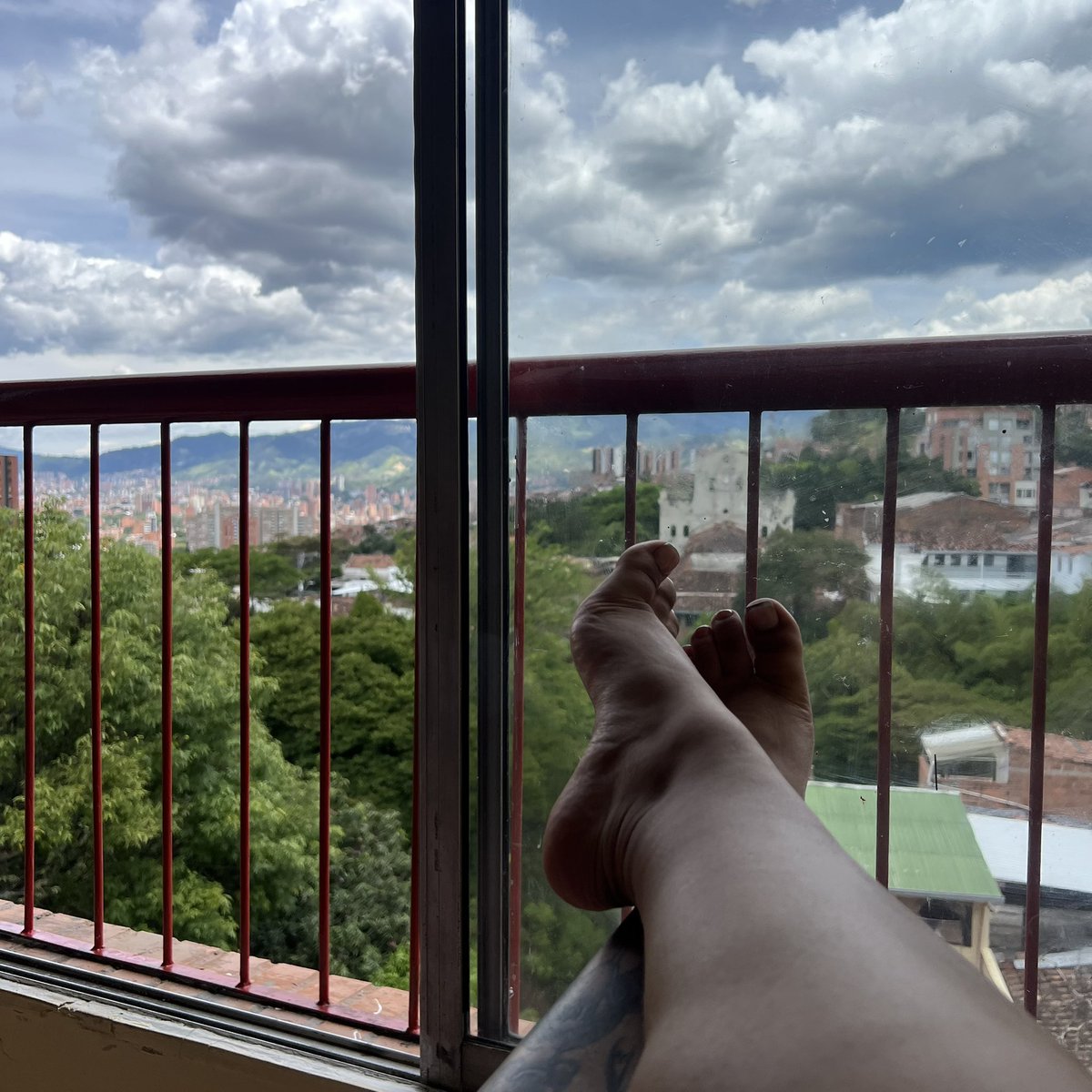 _TellmeAlexa's tweet photo. #feet #feetfetısh #feetworshi̇p #feetandfindom https://t.co/Ky8jrKMldL