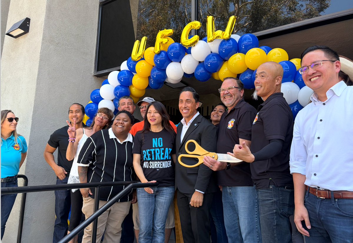 MayorToddGloria's tweet photo. Congratulations to @UFCW135 on your new headquarters! 🎉

This is an investment in the members who help keep San Diego moving every day.

Thank you to President Todd Walters and Local 135 members for standing up for working people.

#ForAllofUs https://t.co/Pz6xaq0I6p