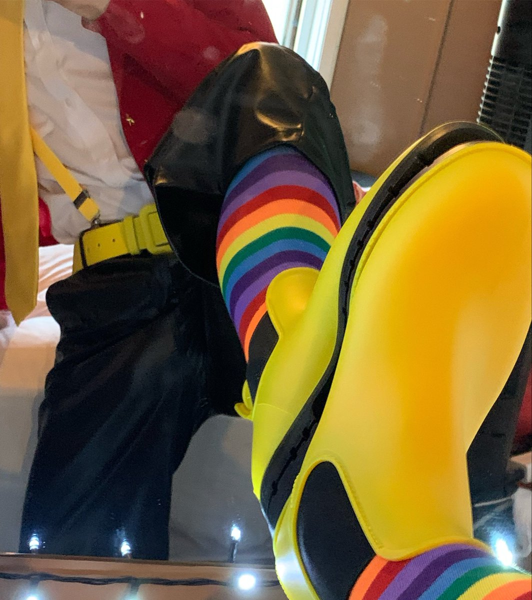 RichardJVoid's tweet photo. Finally finished my Tenna cosplay!!! (Outfit wise)
#deltarune #tenna https://t.co/t07TMXXFbg