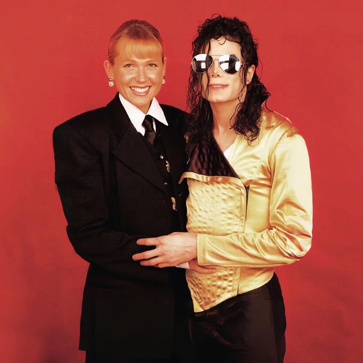 besamepoquito's tweet photo. será que o shawn mendes sabe que a xuxa já teve um programa nos estados unidos e quase foi mãe dos filhos do michael jackson? https://t.co/W8ipFvZLRX