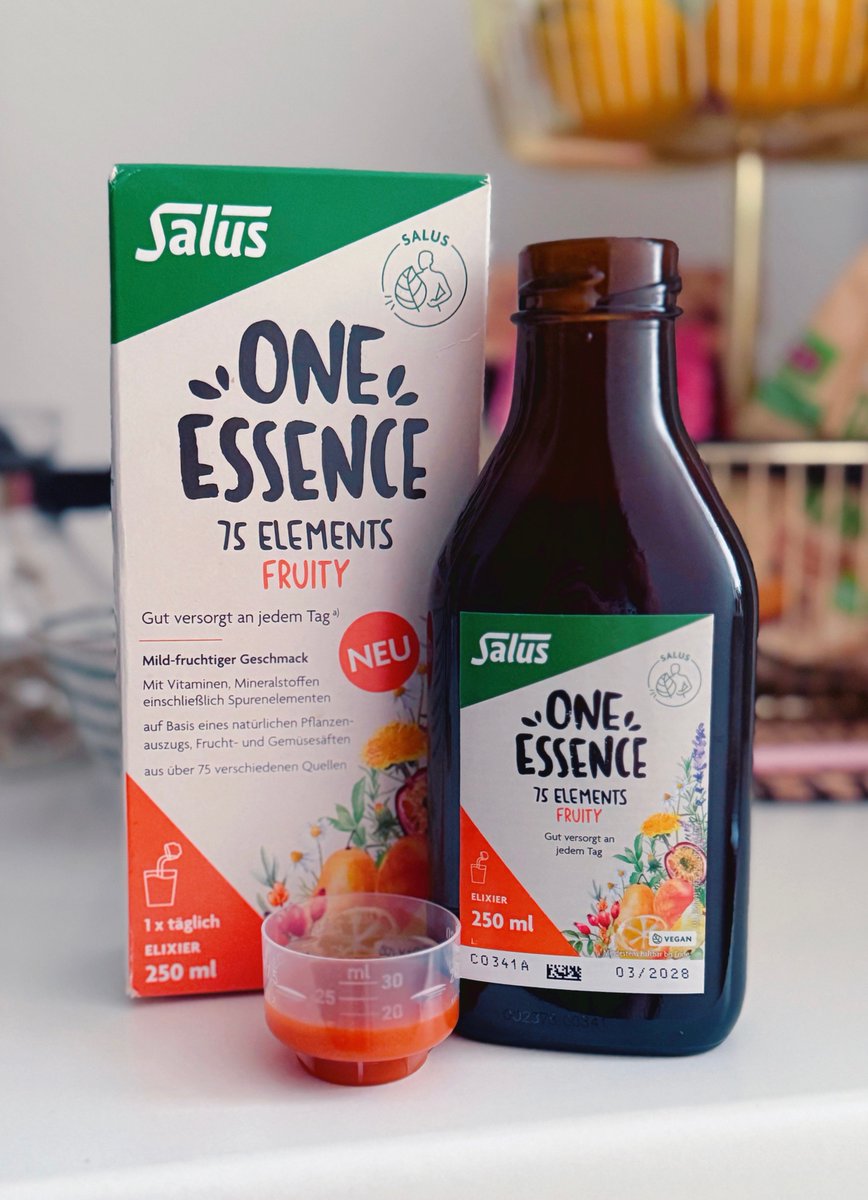 SaintPythia's tweet photo. (Werbung) Im Produkttest für @Konsumgoettinnen hat mich #OneEssence75ElementsFruity positiv überrascht: fruchtig, morgens in 15 ml pur schnell eingenommen und perfekt für meinen frühen Arbeitsalltag. #Salus #OneEssenceFruity #RundumGutVersorgt #DerSchluckDenDuBrauchst https://t.co/DPRHrpcHOX