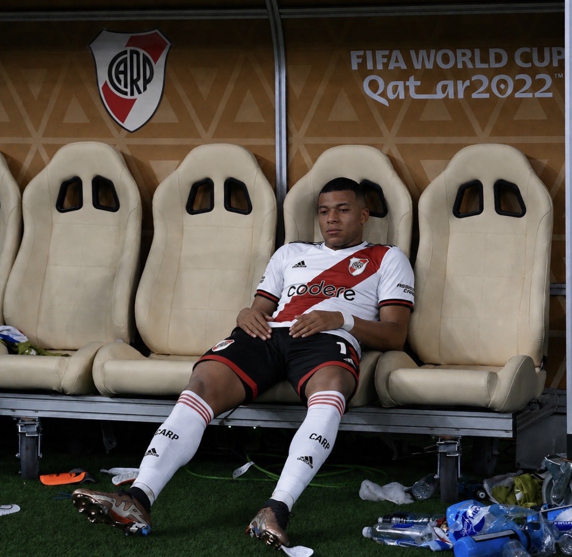 ludmilacamil's tweet photo. 🚨MUY MUY MALAS NOTICIAS🚨

MAÑANA JUEGA RIVER. https://t.co/gyGlxQ0Pgf