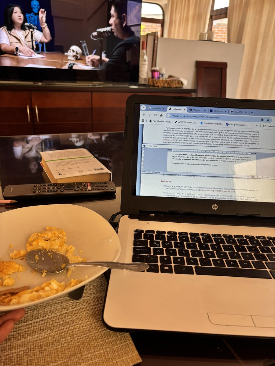 mar_fgh's tweet photo. Desayunando, viendo relatos forenses y leyendo sobre neuropsicologia en educación.

Y si, si estoy atendiendo las tres cosas con eficiencia 🙃🙃🙃 https://t.co/Bejxnzkt8e