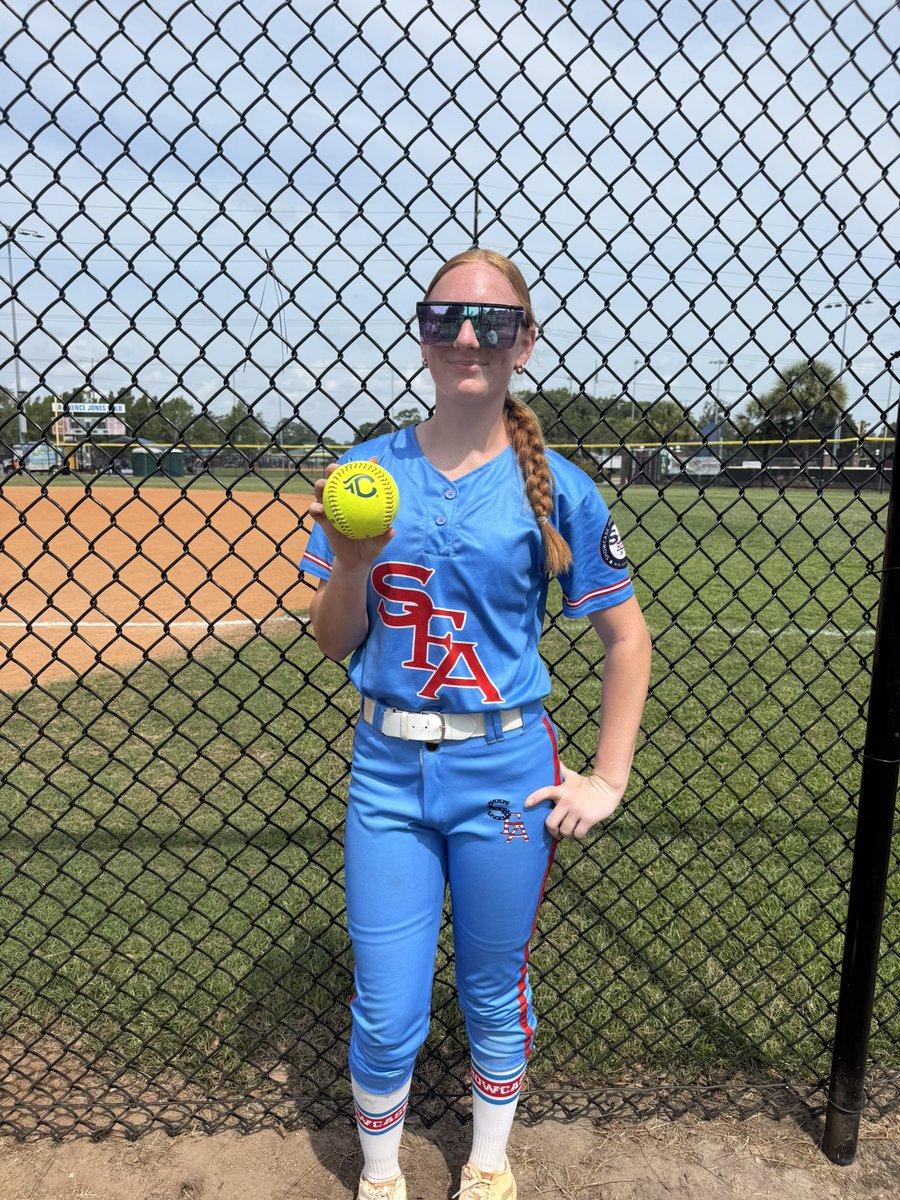 TaylorH2029's tweet photo. First home run but last game of the season. @HokiesSoftball @SFAva16u https://t.co/2J3JiBPVFA