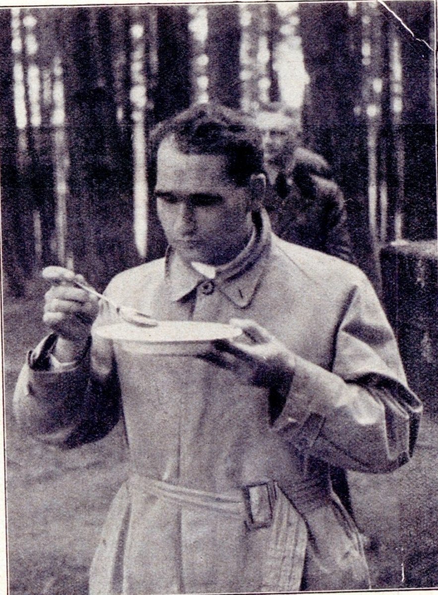 potatochipsdel1's tweet photo. Rudolf hess eating with Adolf,Brückner and Schaub. They are eating Pea soup and Rice and tomatoes! https://t.co/p9Vygh0dCU