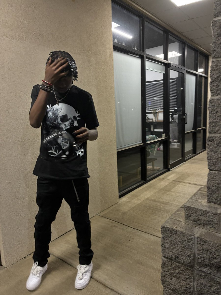 V4mpbinLaden's tweet photo. What song is playing?🔥 https://t.co/Nj1NVHwISY