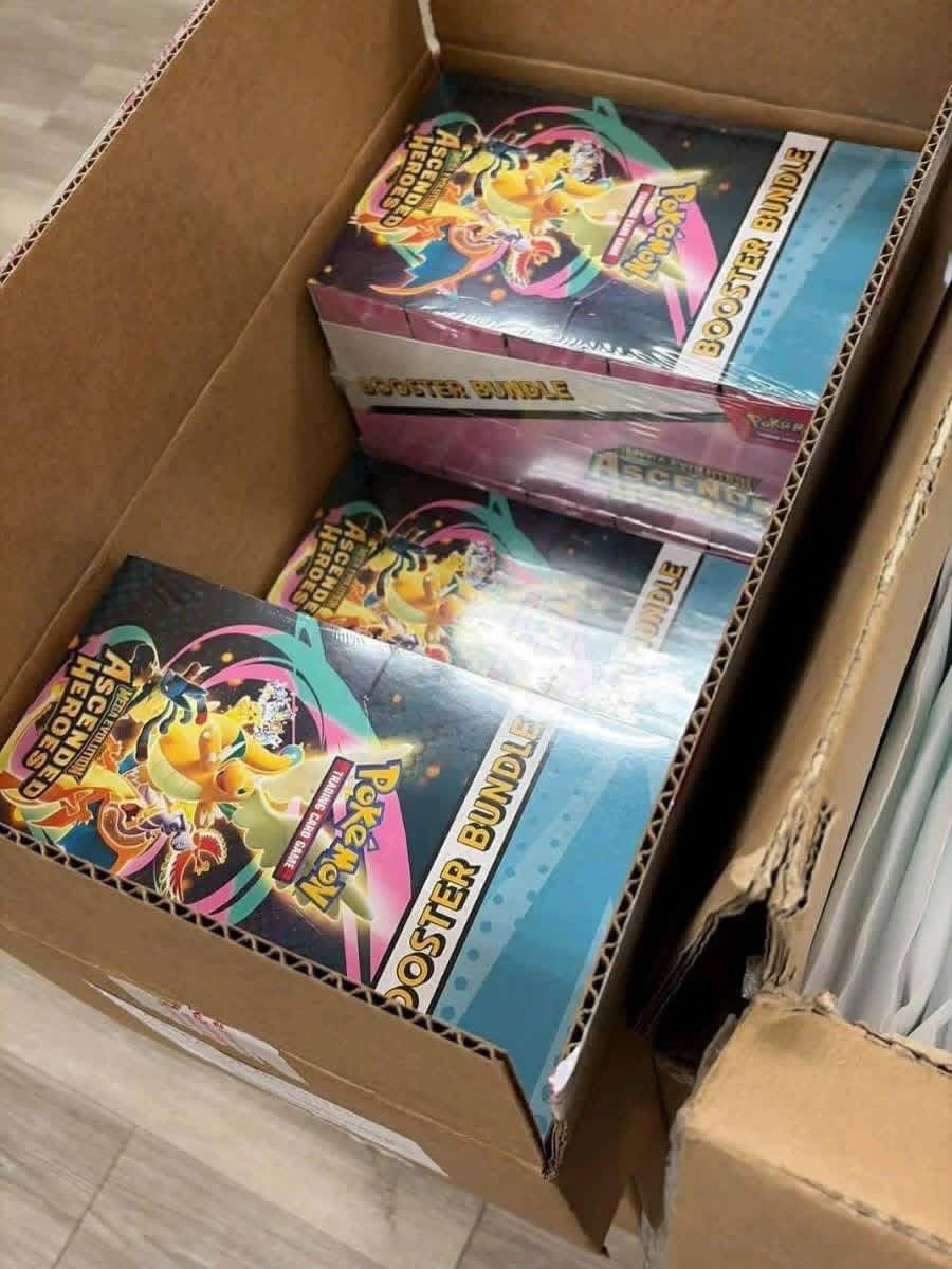 Premiertibles's tweet photo. Who’s going with a display case today 🤩🤔??

Factory sealed Ascended Heroes Bundle Displays available in stock. 

Each display $600

Message me now if interested in purchasing. Shipping worldwide. https://t.co/UoUIMQWZa4