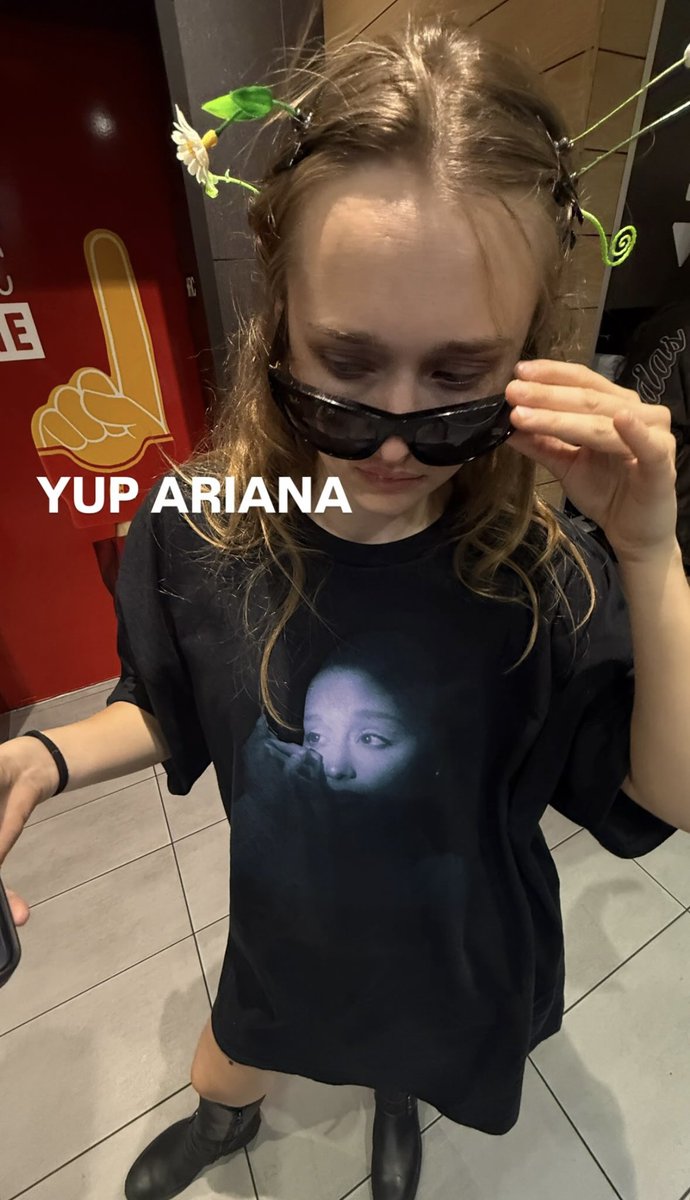 offcampusrprt's tweet photo. 📰 India Fowler recentemente em um dos shows da Ariana Grande 🩷 https://t.co/NsPJ0VBqP0