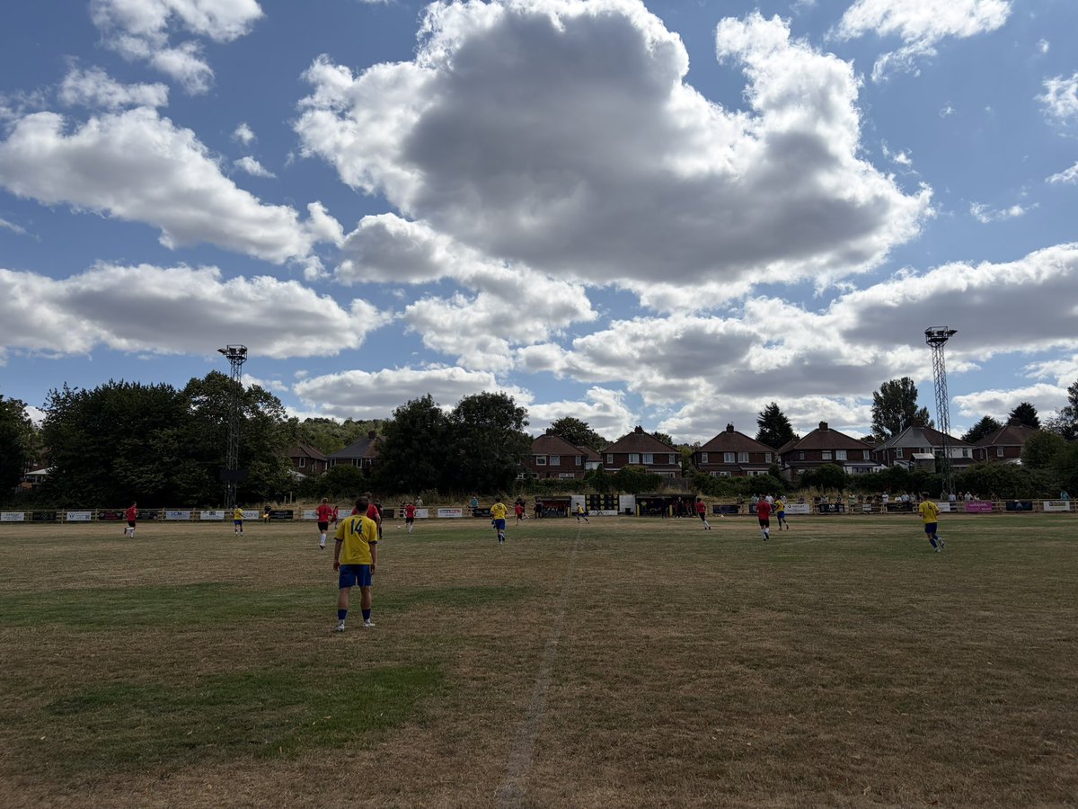 scorbishley92's tweet photo. A stop off in Dudley for the @MidlandLeague opener between @TiviFCofficial and @OfficialSGFC. The away side were dominant and ran away with it in the second half. 1-4 the final score. #groundhopping https://t.co/bxi7kvr1Ij