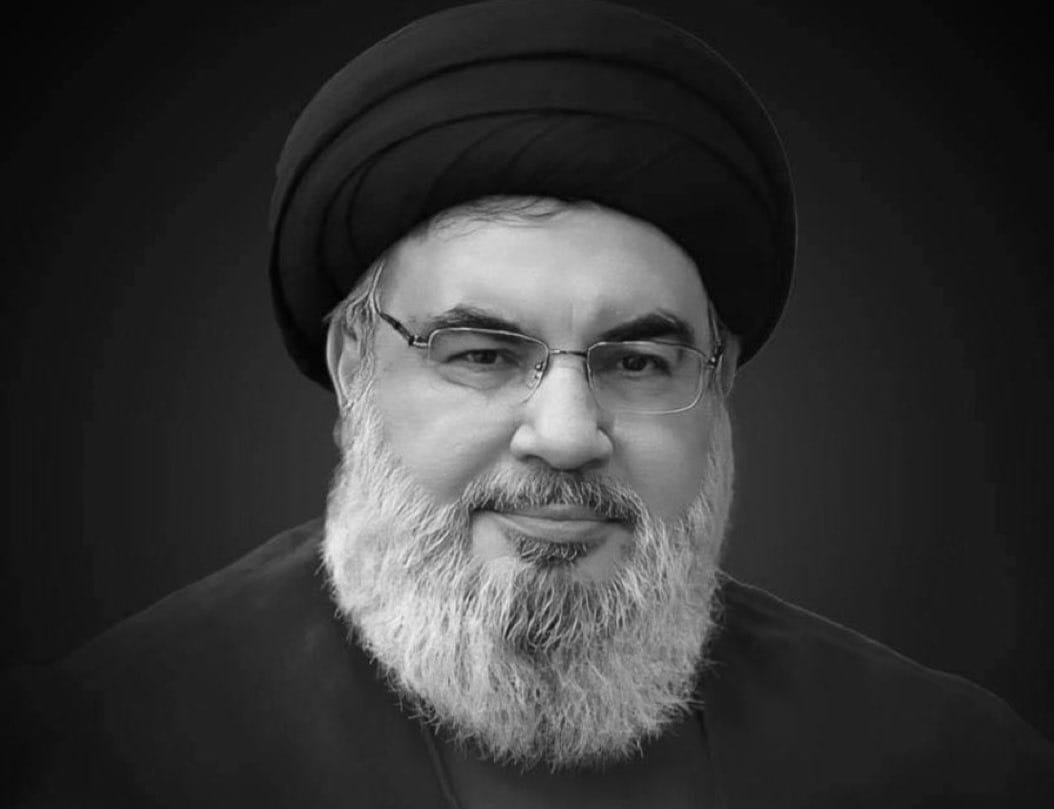 HassanH99444's tweet photo. "تَجَاوَزْتُ فِي حُبِّي لَكَ عِشْقَ زُلَيْخَةَ لِيُوسُفَ،
وَلِأَجْلِكَ دَعَوْتُ رَبِّي أَنْ يُوصِدَ فِي وَجْهِي كُلَّ أَبْوَابِ الْقَصْرِ، 
فَمَا أَرْوَعَ أَنْ أُتَّهَمَ بِهَوَاكَ عَلَنًا،
وَأَنْ يَكُونَ قَلْبِي شَاهِدًا لِي لَا عَلَيَّ؛
مِنْ قُبُلٍ لَا مِنْ دُبُرٍ." https://t.co/n5KAp0roc5