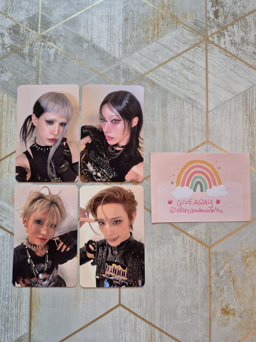 🌠 #XLOV giveaway Prize: hellolive I, God showcase photocard set