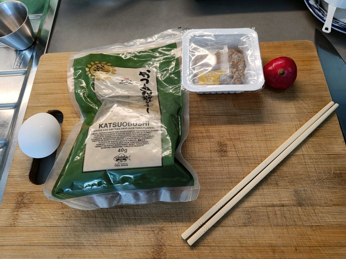 HilpoJuhana's tweet photo. Breakfast

Natto

Sides: jasmine rice, bonito flakes (katsuobushi), radish, a fried egg, and torshi.

The internet is half full of videos of people tasting surströmming (fermented baltic herring),

#natto #fermentation #japanesecuisine #breakfast #tasting 
1/11 https://t.co/7swJ54C3MJ